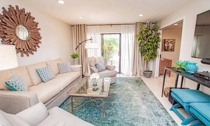 Wesley Chapel Condominio | Serene Hideaway – Ground-Floor Corner Condo w/ King Suite, Smart TVs & Private Patio!