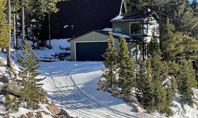 Saint Mary's Cabina | Serene High-Country Mountain Winter Getaway w/ Hot Tub