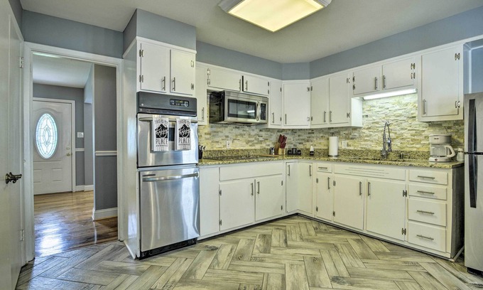 Greensboro Cabaña | Serene Home on Pond - 5 Mi to Dtwn Greensboro