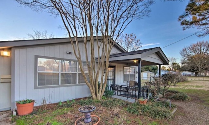 Cedar Creek Reservoir Casa | Serene Home w/Yard on Cedar Creek Lake
