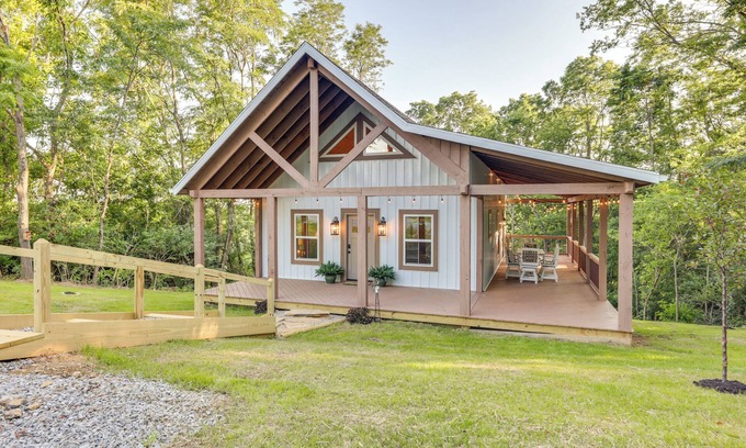 Williamstown Cabaña | Serene Kentucky Cabin w/ Fireplace + Fire Pit!