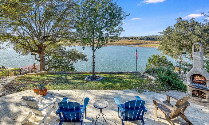 Spicewood Casa | Serene Lake Front Home in the Hill Country