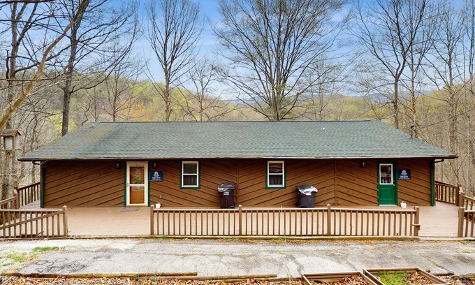 Caryville Cabina | Serene lake home with foosball, dartboard, luxe kitchen - dog friendly!