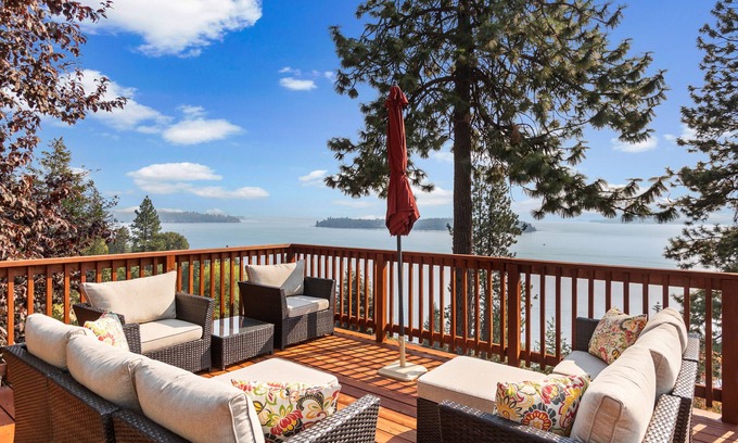 Hope Casa | Serene lake-view retreat with deck, grill, firepit, & fireplace