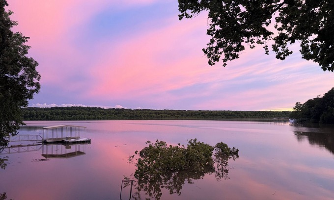 Wyandotte Casa | Serene lakefront 2 bedroom with gorgeous views and water access