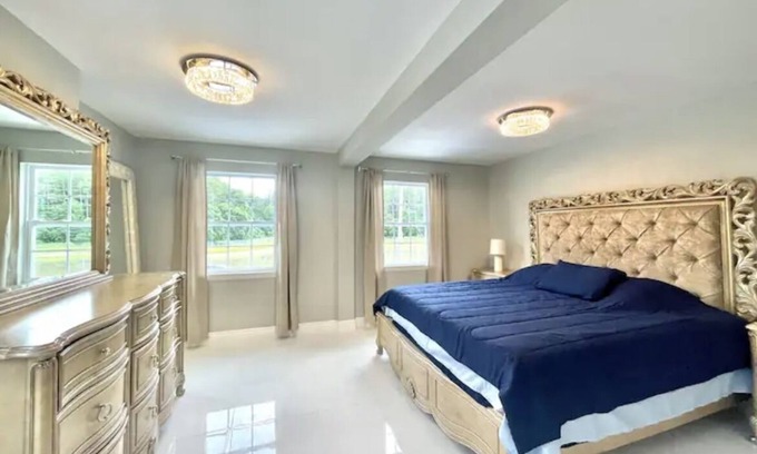 Land O' Lakes Casa | Serene Lakeside Getaway On Bell Lake
