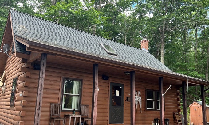 Stafford Cabina | Serene Log Home Awaits Your Stay