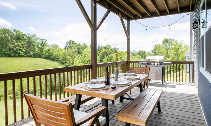 Weaverville Casa | Serene Luxury Retreat| Hot Tub|Views