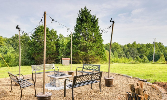 Mill Spring Casa | Serene Mill Spring Getaway w/ Yard & Fire Pit!