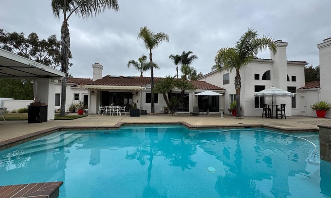 Encinitas Casa | Charming house in wonderful Encinitas with WiFi, AC, Sauna, Pool, Jacuzzi.