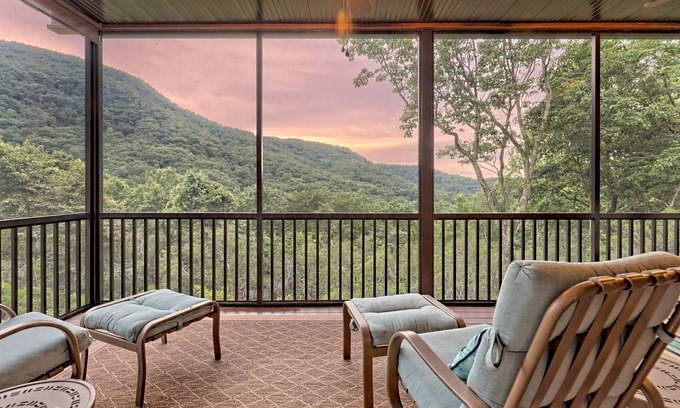 Helen Cabina | Serene Mountain Views | Hot Tub | Sauna | Game room