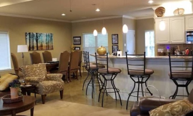 Morrilton Casa | Serene Mountaintop Retreat