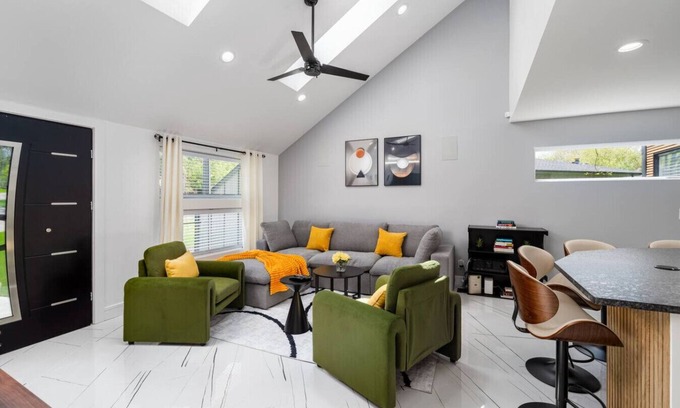 Rockford Casa | Serene Oasis Near Rock River