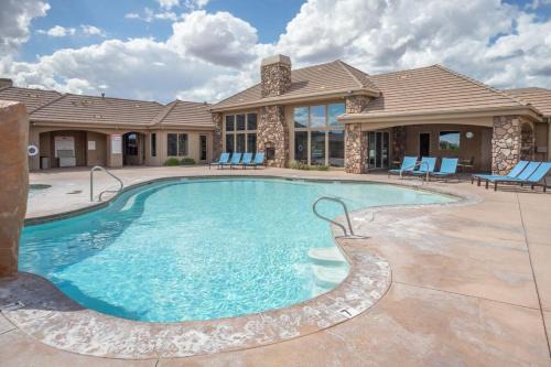 Washington Casa | Serene Oasis Near Zion - Pools Gym & Fishing Pond