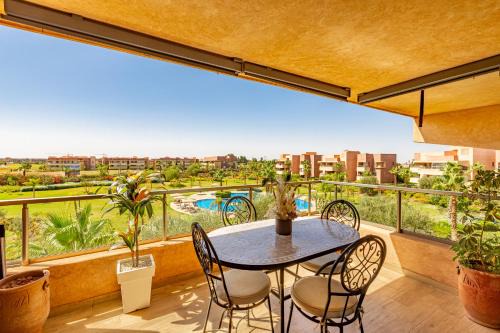 Menara Apartamento | Serene Oasis Pool & Garden View