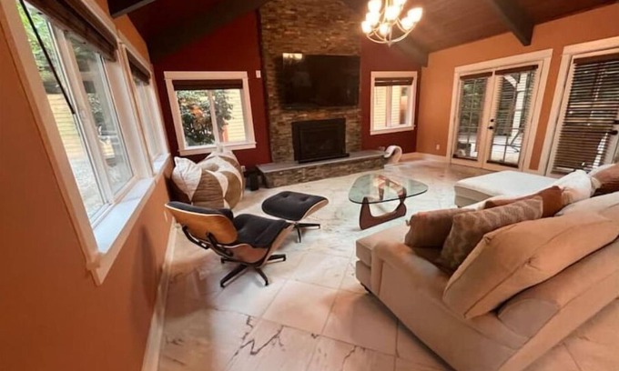 Arlington Heights Casa | Serene Oasis:Swim Spa, Sauna,fireplace,private,10 min to Downtown,Pet-Friendly!