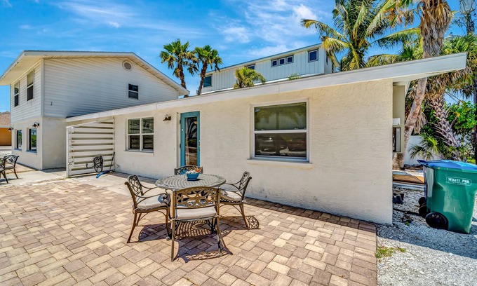 Ilexhurst Apartamento | Serene oceanfront suite with Gulf view, grill, patio, central AC, & W/D