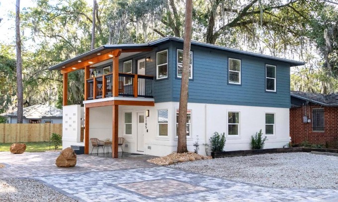 Gainesville Casa | Serene Place - Walk to UF - Free Parking