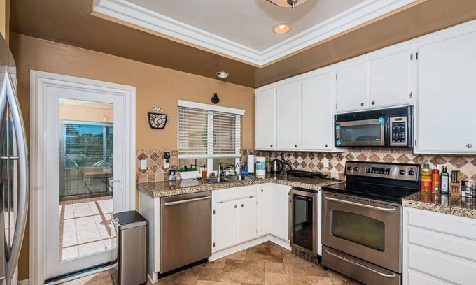 Poway Condominio | Serene Poway Condo Getaway with Pool & Spa!