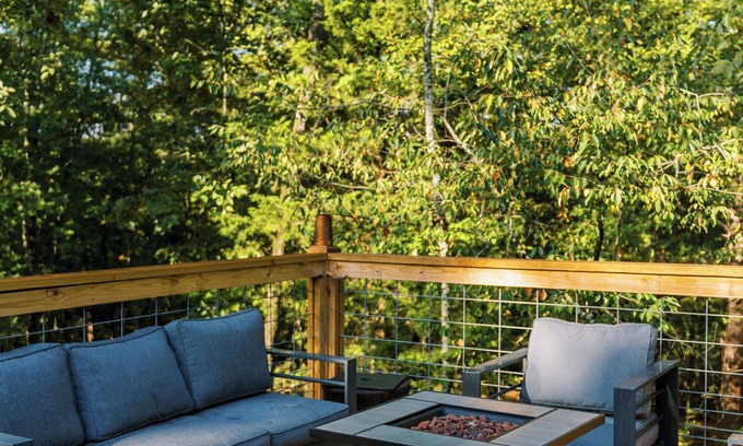 Mid America Casa | Serene, Private, Peaceful Home on 4ac w/ Hot Tub. Less than a mile from trails!