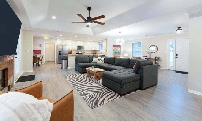 Tuscaloosa Casa | Heated Pool & Huge Yard, 15 Min to UA