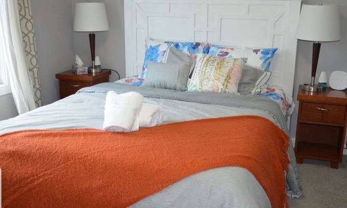 Calgary Casa | Serene & Relaxing Home With King Bed, Near Calgary Airport