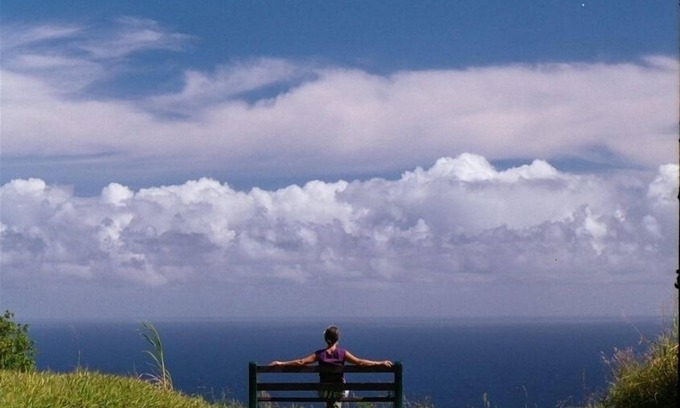 Honokaa Casa | Serena, restaurada casa de plantación con vistas panorámicas al océano