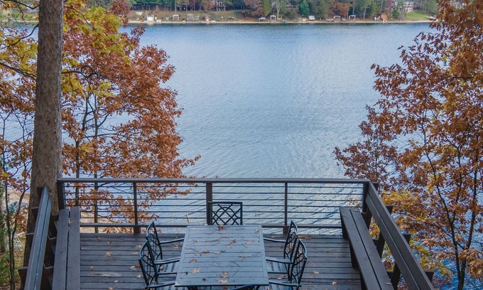 Waushara County Casa | Serene Retreat at Fish Lake: Where Tranquility Meets Luxury! SAND BOTTOM