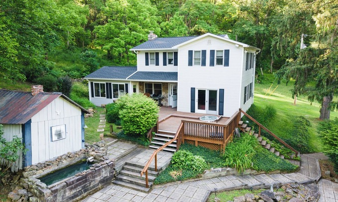 Killbuck Otro | Serene Retreat in SW Holmes County, OH - Nature-Lover's Paradise - Dog-Friendly!