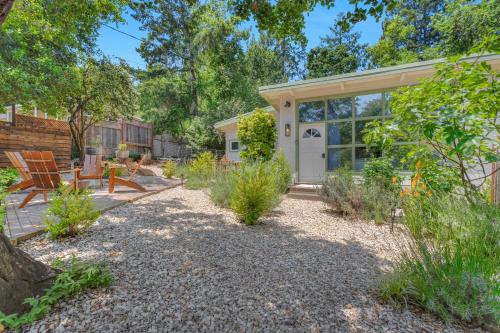 Hacienda Casa | Serene Retreat with Hot Tub - Fire Pit - Deck