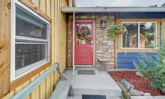 Howard Apartamento | Serene River Place Retreat Unit 2, 1-bedroom condo nestled along the river in Howard, CO.