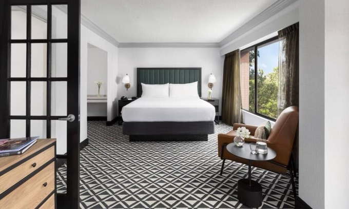 Brookline Hotel | Serene Room Stay in Urban Locale Near Cultural Hotspots!