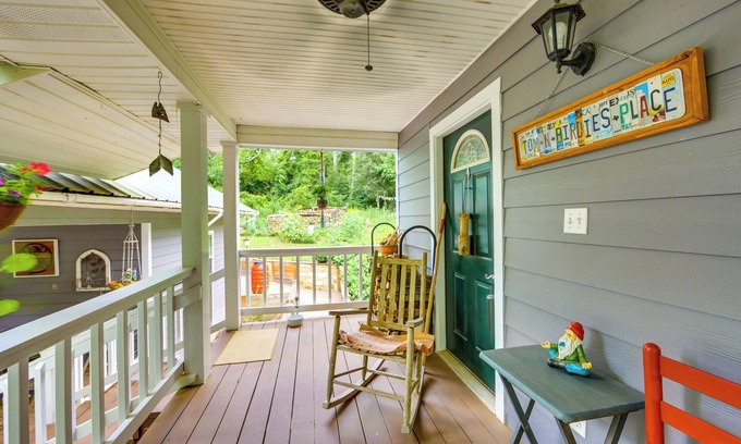 Gallatin Cabina | Serene Rusk Escape w/ Shared Yard & Fire Pit!