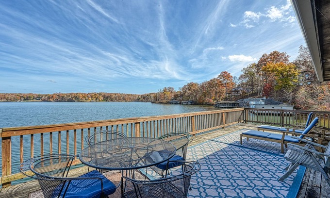 Mineral Casa | Serene & secluded home by the water with deck, patio, game room, kayaks, & dock
