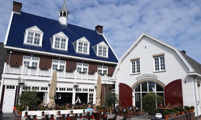 Municipality of Huizen Casa | Serene Stay w/Oniste Dining Near Huizer Museum, Nature Reserve & Cultural Sites