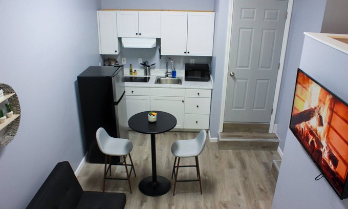 Charlotte Casa | ★Serene & Stylish ADU★ | Mins to UNCC | ♛Queen Bed