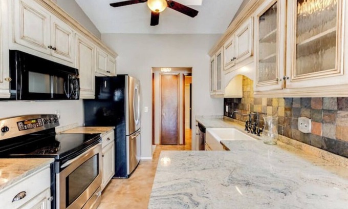 Eden Prairie Casa | Serene & stylish living space.