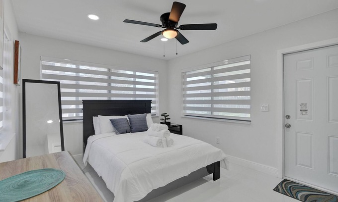 Ives Estates Cama Y Desayuno | Serene Suite Near Aventura