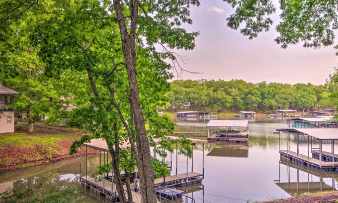 Sunrise Beach Casa | Serene Sunrise Beach Cabin with Private Dock!