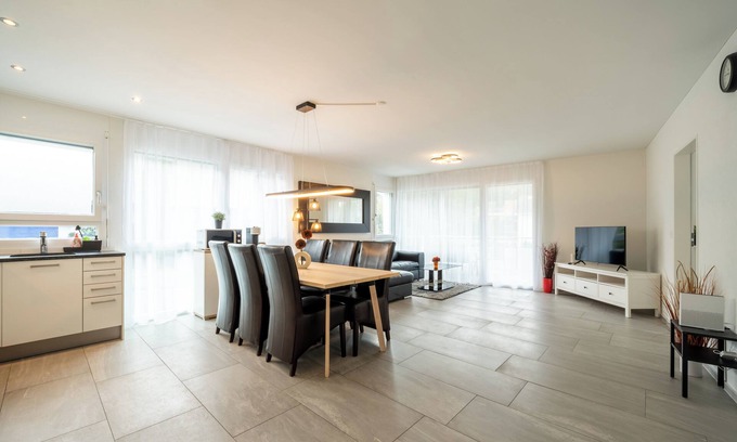 Safenwil Apartamento | Serene Swiss Apt - scenic balcony views + parking