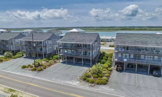 Topsail Beach Casa | Serene Topsail Beach Townhome-Water View-Great Location-Includes Linens
