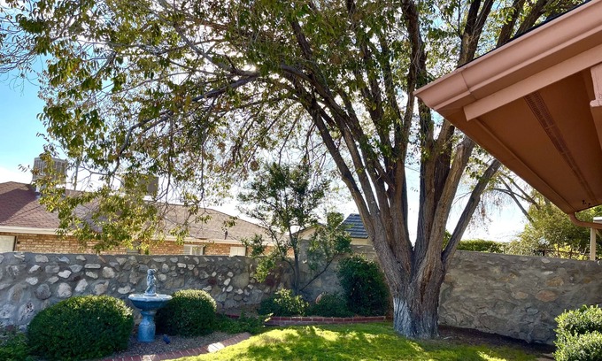 El Paso Casa | Serene Townhome with Mountain View