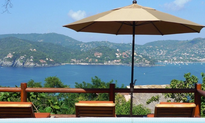 Playa Las Gatas Apartamento | Serene tropical retreat with open air shower and panoramic views