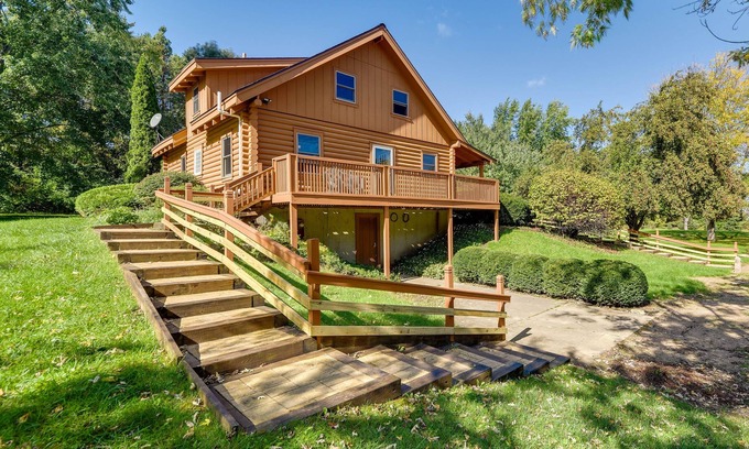 Bassett Cabina | Serene Twin Lakes Cabin w/ Fire Pit & Fireplace!