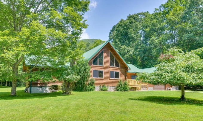 Dailey Casa | Serene Valley Bend Cabin Rental 7 Private Acres!