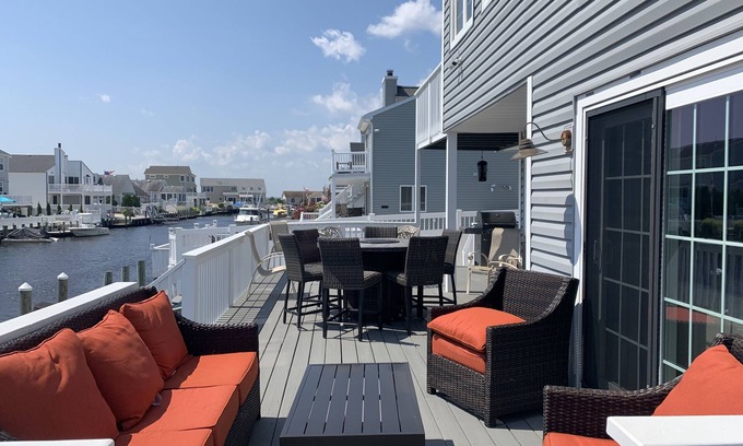 Beach Haven West Casa | Serene Waterfront Family Water Front Property
