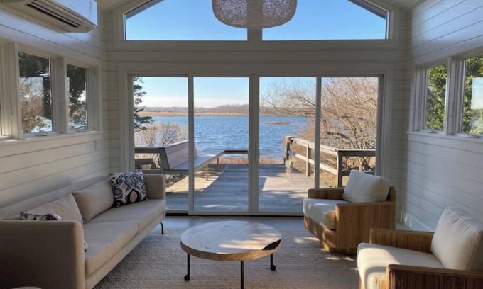 Springs Apartamento | Serene waterfront in protected natural setting