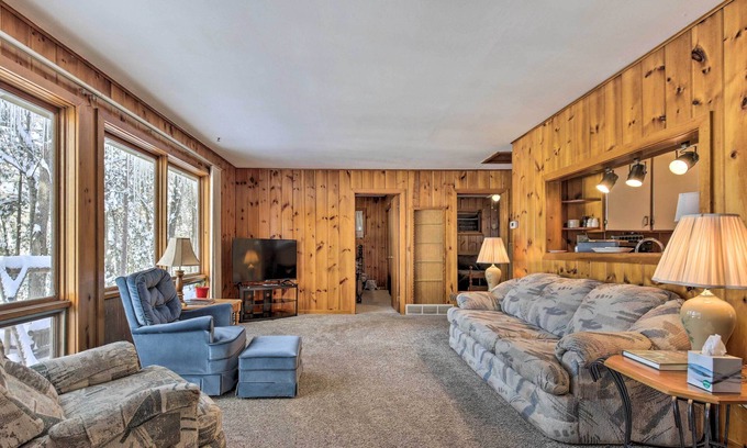 Arbor Vitae Cabaña | Serene Woodruff Cottage: Lakefront Access!