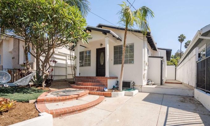 Eastside Casa | Serene+Yard+Porch&EZ Bike2beach W/D+FreeParking
