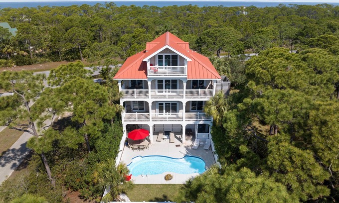 Plantation Casa | Serenity At The Shore: Charming SGI Home- Sleeps 10, Pet Friendly, Priv. Pool!
